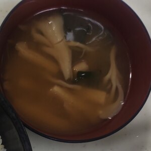 舞茸とわかめの味噌汁